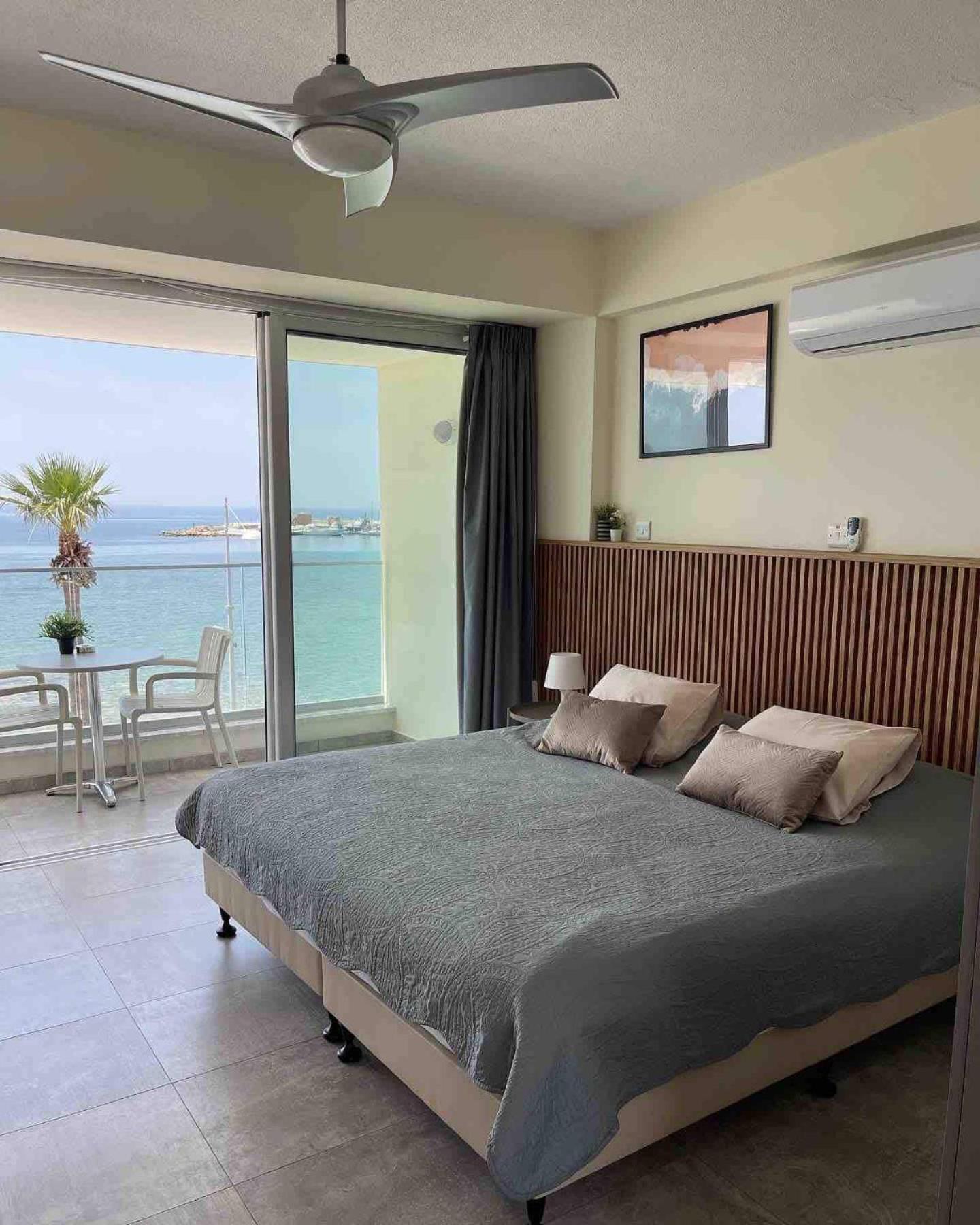 Harbour Lights Studio Apartments Paphos Exterior photo